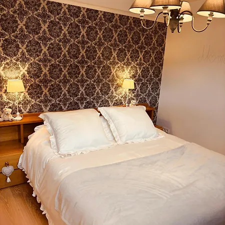 Au Refuge Du Spéléo Hotton